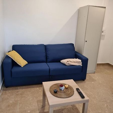 Studio Independant Et Bien Equipe Avec Veranda Commune Neuilly-sur-Marne Ngoại thất bức ảnh