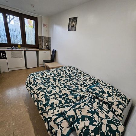 Studio Independant Et Bien Equipe Avec Veranda Commune Neuilly-sur-Marne Ngoại thất bức ảnh