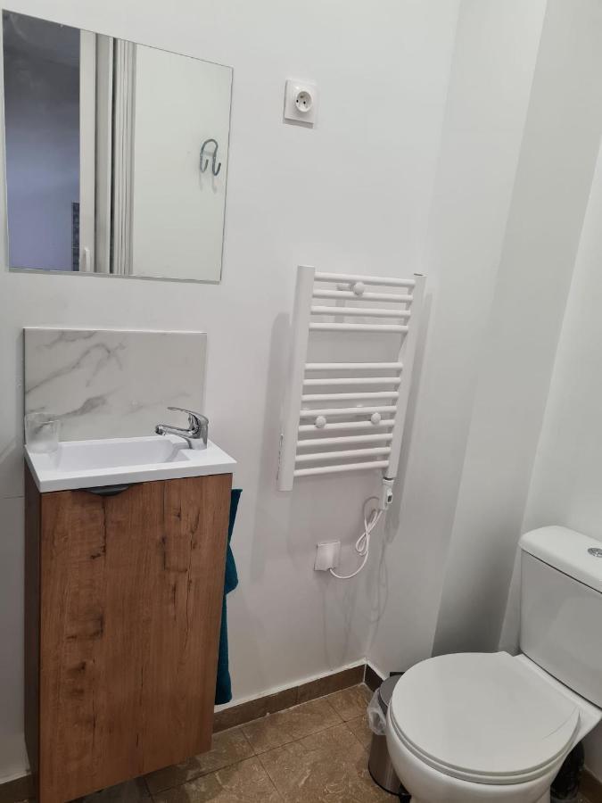 Studio Independant Et Bien Equipe Avec Veranda Commune Neuilly-sur-Marne Ngoại thất bức ảnh