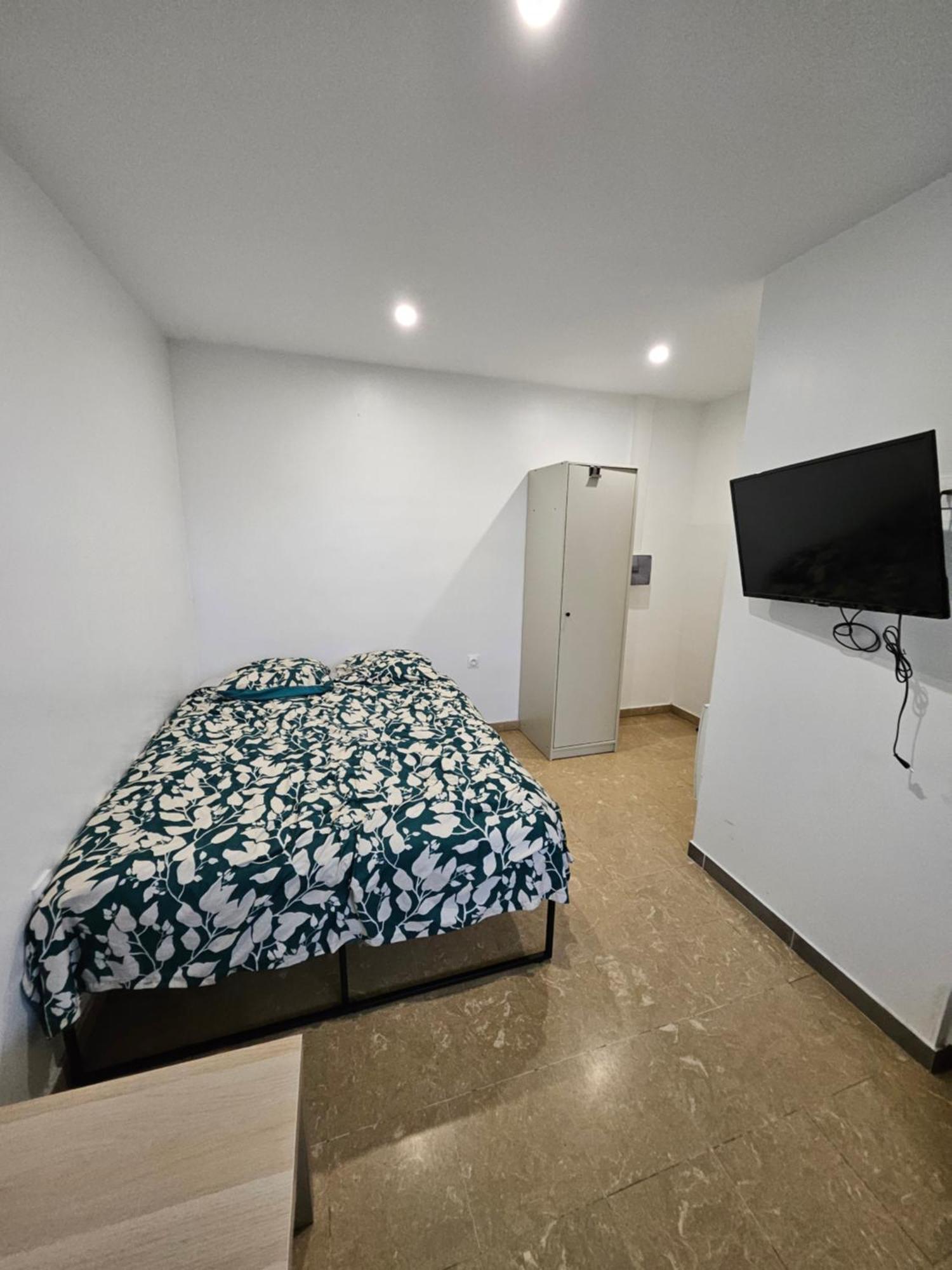 Studio Independant Et Bien Equipe Avec Veranda Commune Neuilly-sur-Marne Ngoại thất bức ảnh