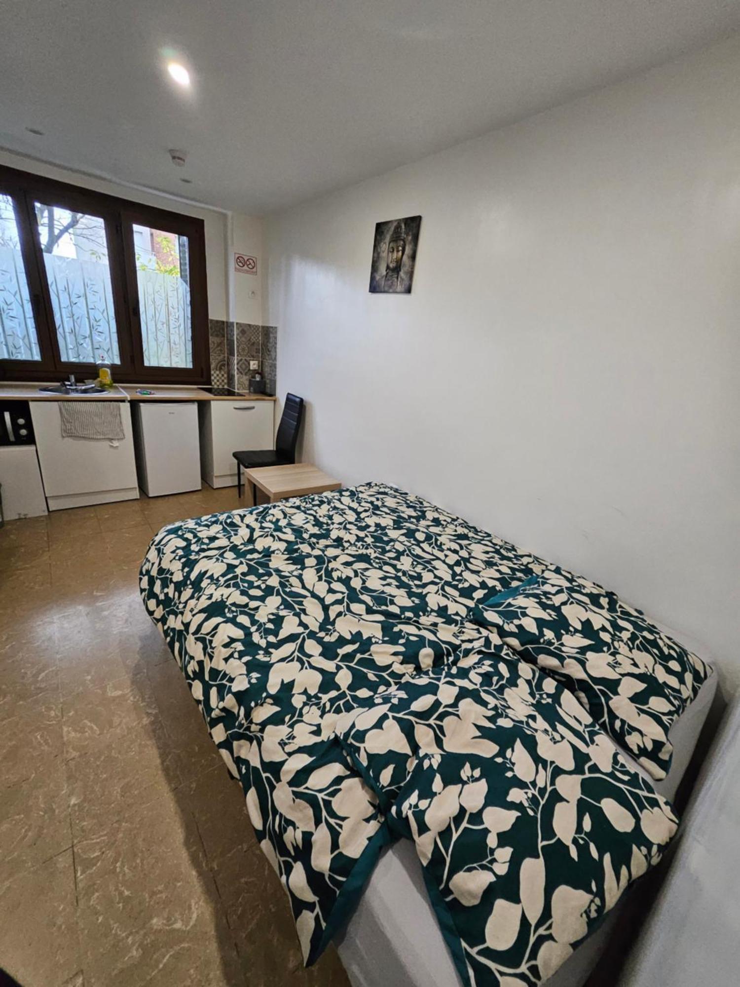 Studio Independant Et Bien Equipe Avec Veranda Commune Neuilly-sur-Marne Ngoại thất bức ảnh